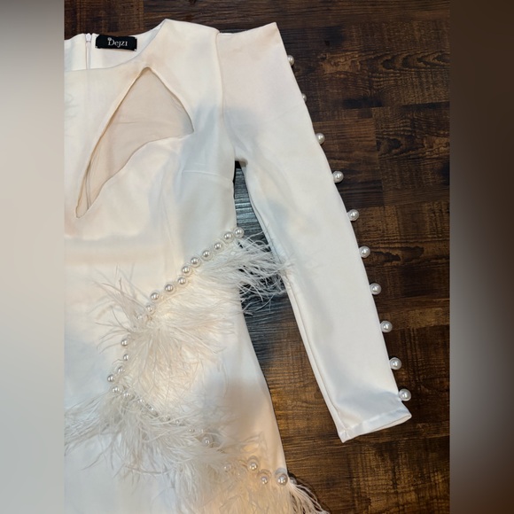 Dejzi White Feathered Long Sleeve Dress - Picture 6 of 9